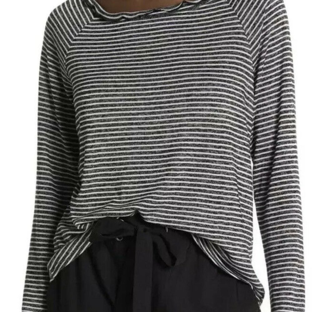 NWT Gibson Women’s Ruffled Edge Raglan Pullover‎ St